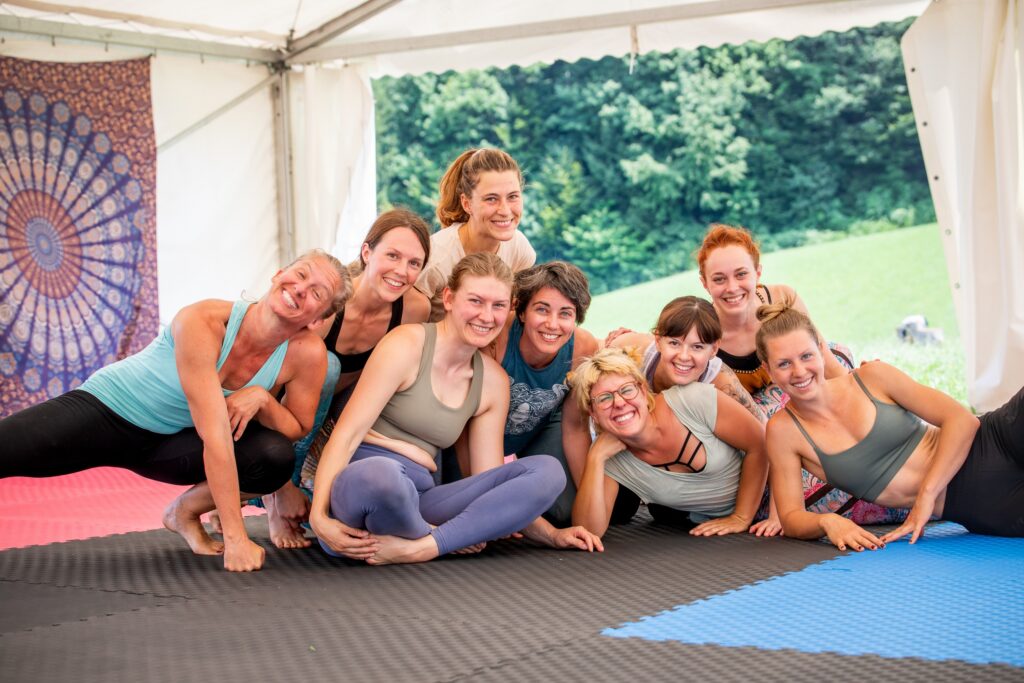 Group picture of our volunteers at the last barefootyoga retreat.